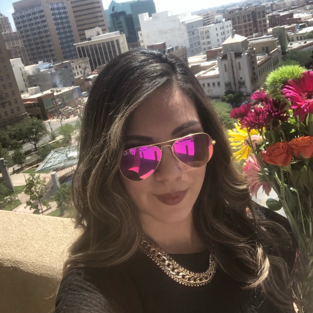 Meet your Posher, Claudia